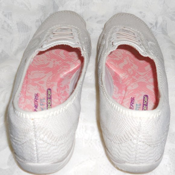 Skechers Relaxed Fit 8 Cream Slip Ons Air-Cooled Memory Foam - Picture 4 of 7